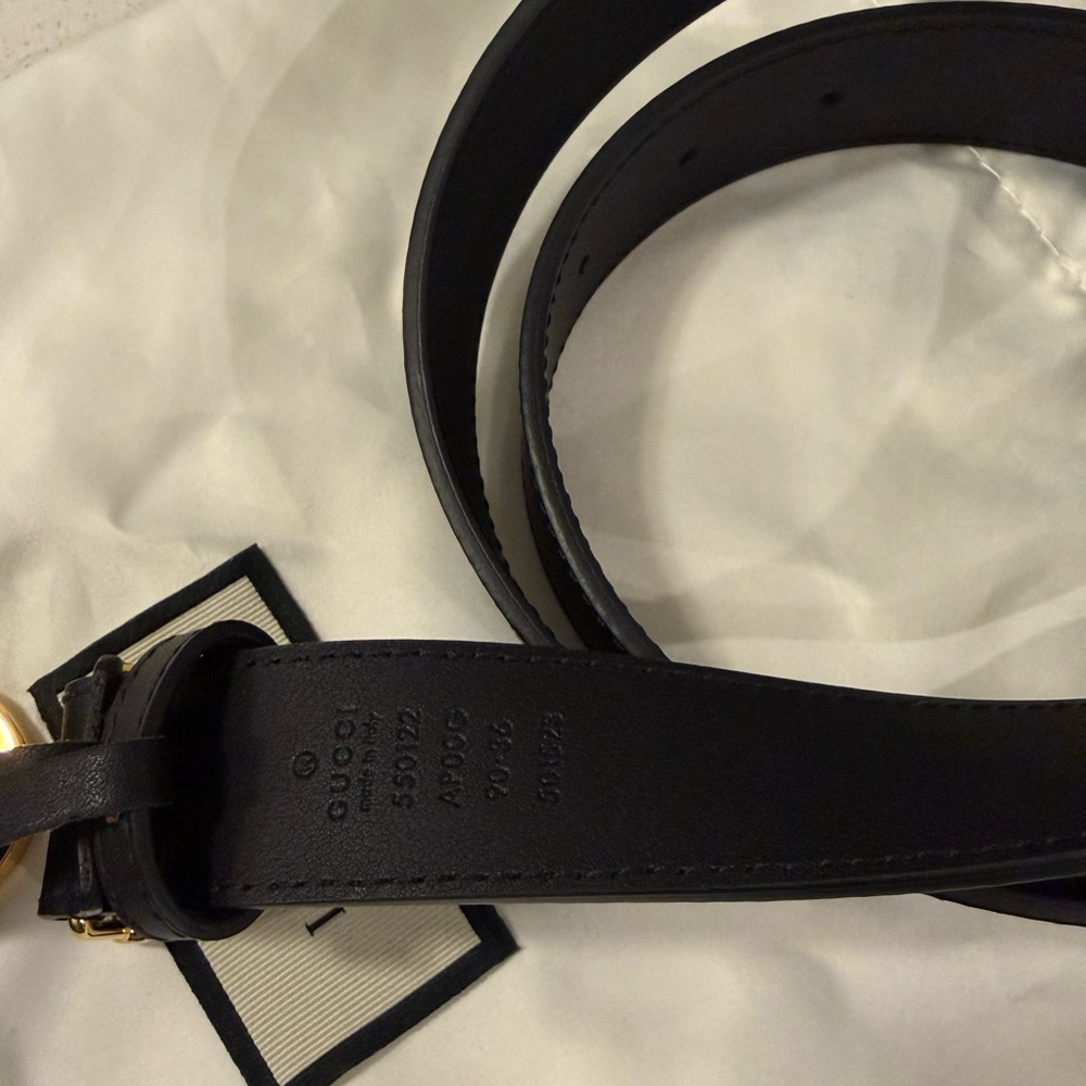Gucci Black Leather Belt with Gold Emblem - Picture 5 of 11
